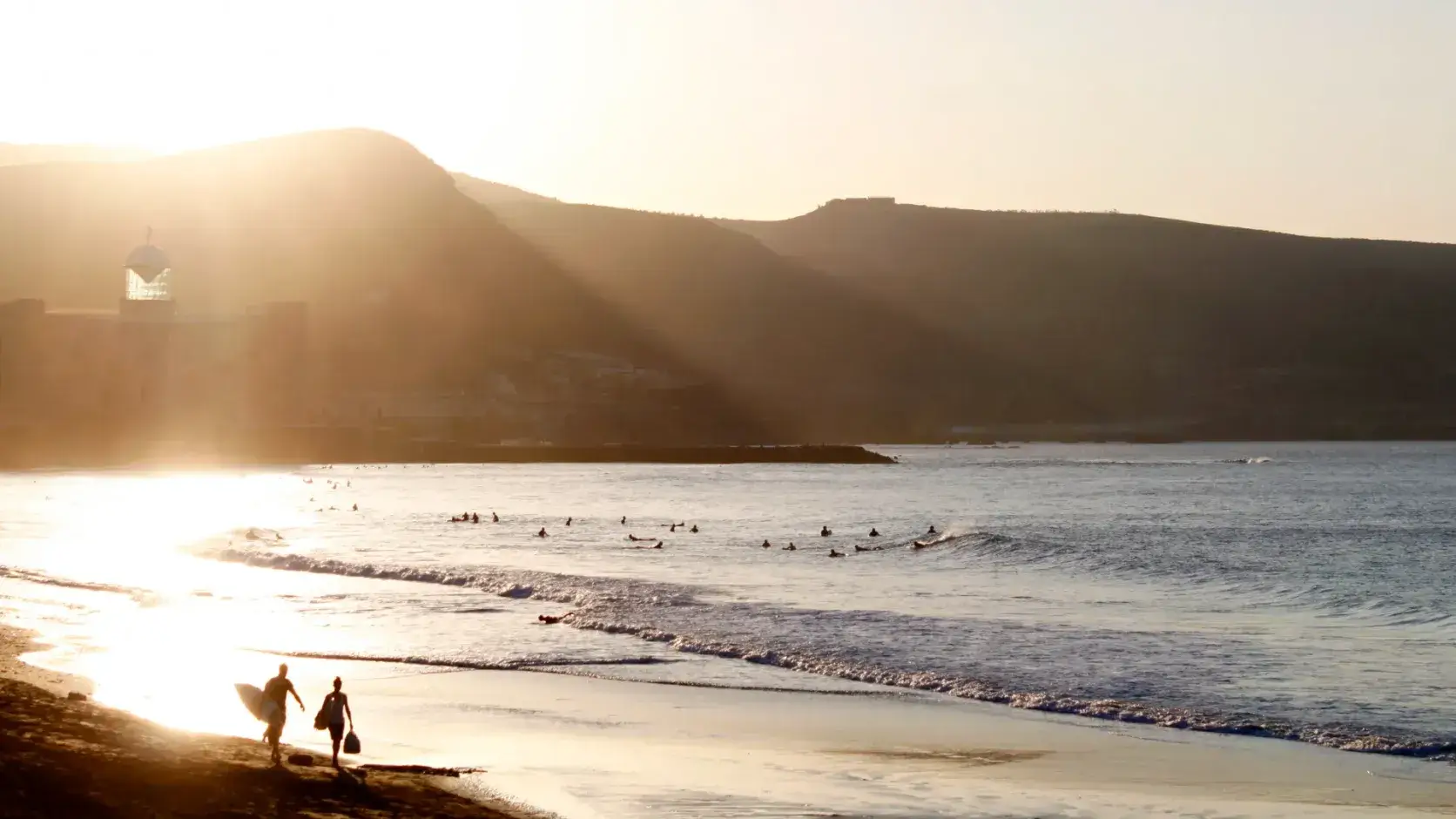 La playa de Las Canteras, punto de encuentro habitual en Las Palmas de Gran Canaria.